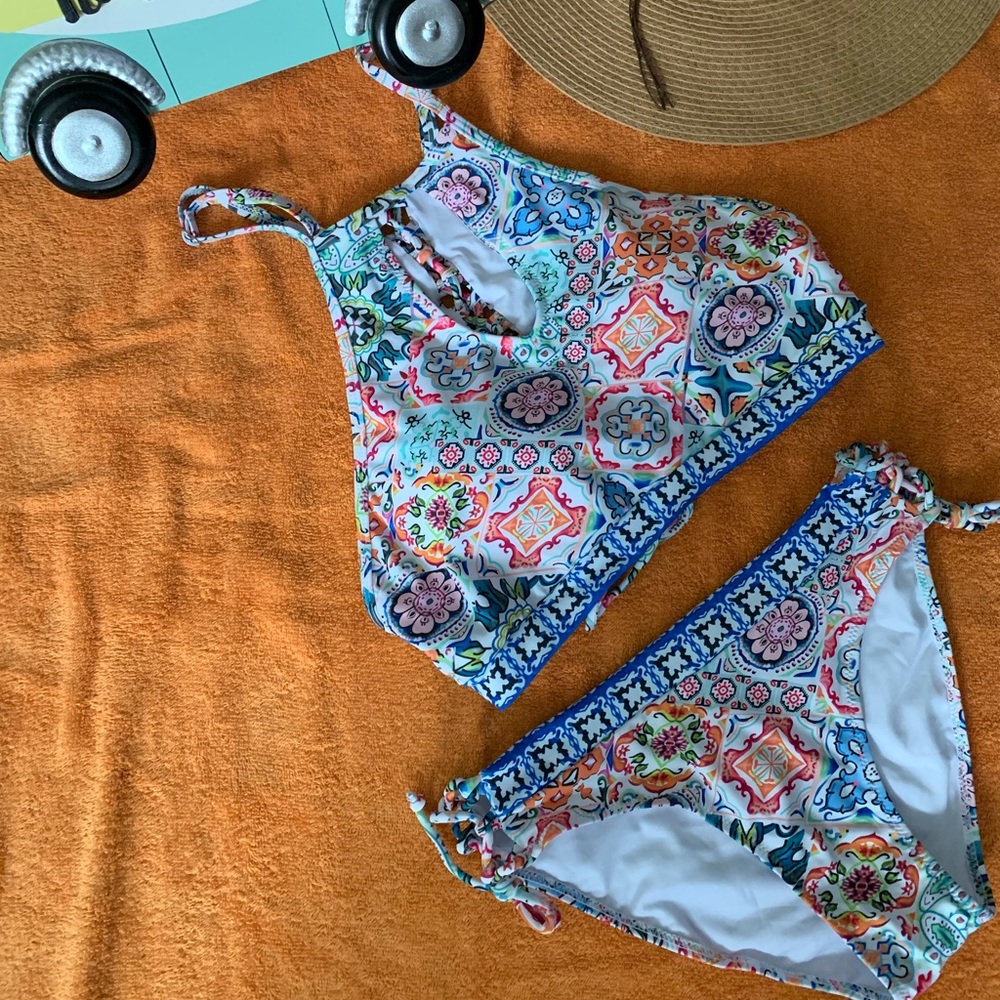 Cute EYE catching lace up 👙